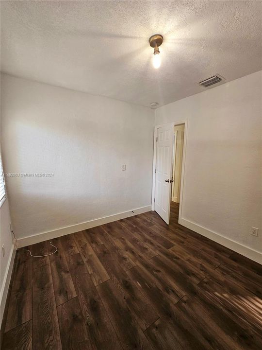 Recently Sold: $698,000 (3 beds, 1 baths, 1102 Square Feet)