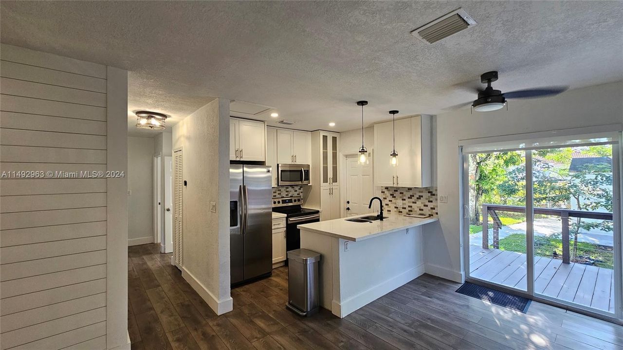 Recently Sold: $698,000 (3 beds, 1 baths, 1102 Square Feet)