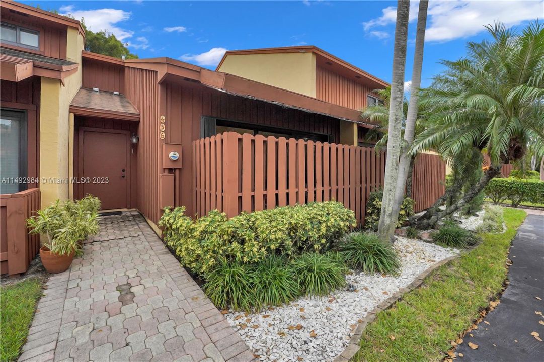 Recently Sold: $410,000 (2 beds, 2 baths, 1380 Square Feet)