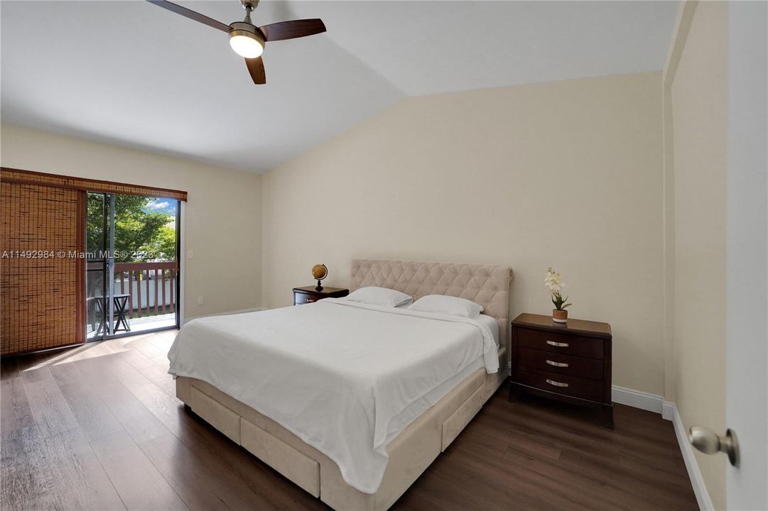 Recently Sold: $410,000 (2 beds, 2 baths, 1380 Square Feet)