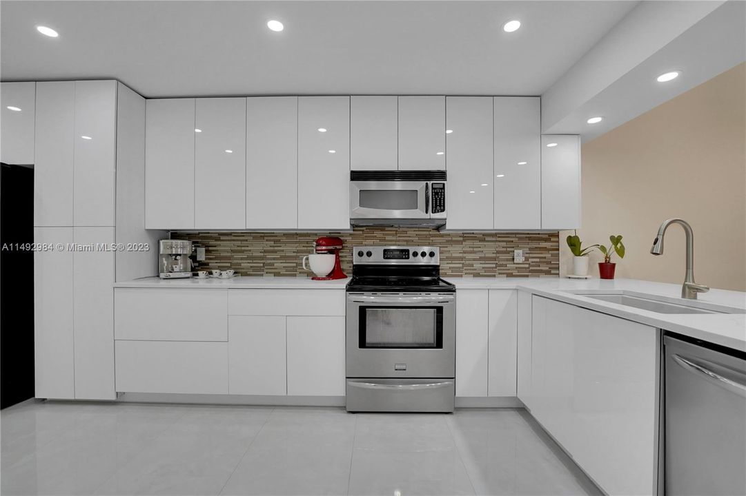 Recently Sold: $410,000 (2 beds, 2 baths, 1380 Square Feet)