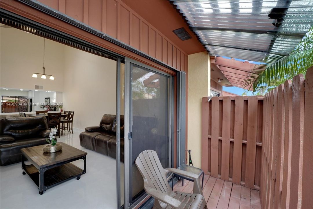 Recently Sold: $410,000 (2 beds, 2 baths, 1380 Square Feet)