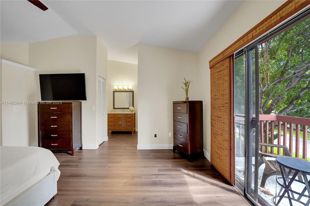 Recently Sold: $410,000 (2 beds, 2 baths, 1380 Square Feet)