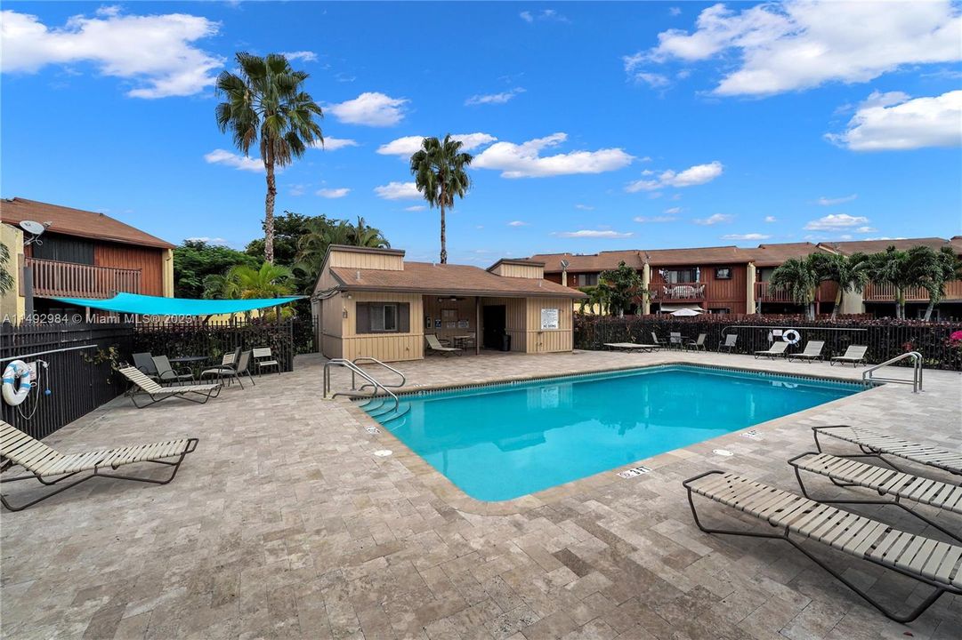 Recently Sold: $410,000 (2 beds, 2 baths, 1380 Square Feet)