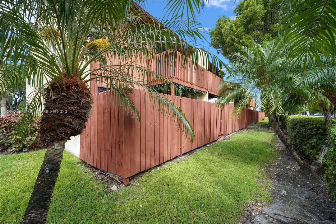 Recently Sold: $410,000 (2 beds, 2 baths, 1380 Square Feet)