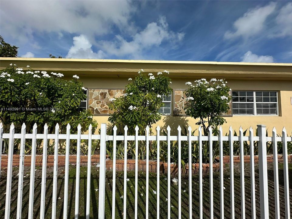 Recently Sold: $1,175,000 (0 beds, 0 baths, 5650 Square Feet)