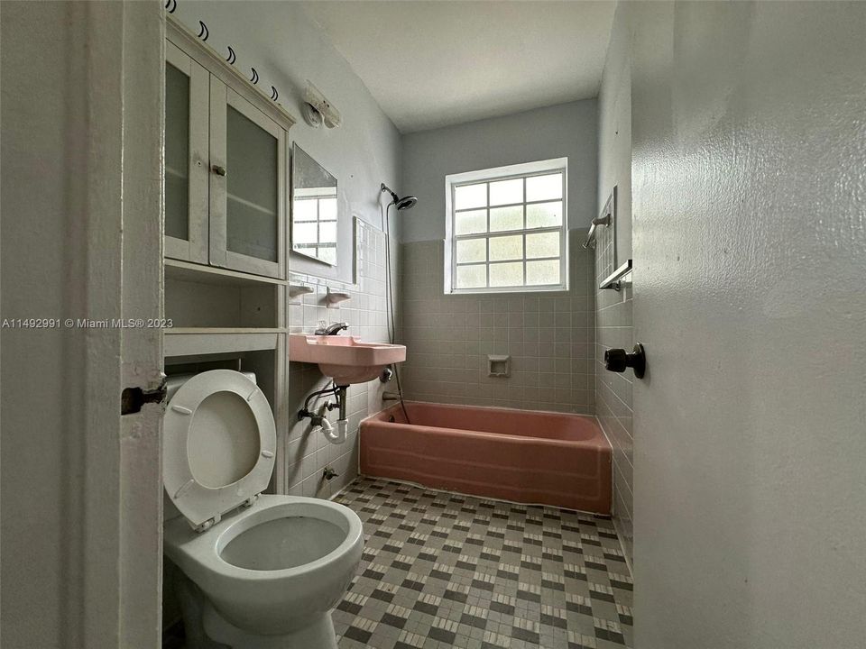 Recently Sold: $1,175,000 (0 beds, 0 baths, 5650 Square Feet)