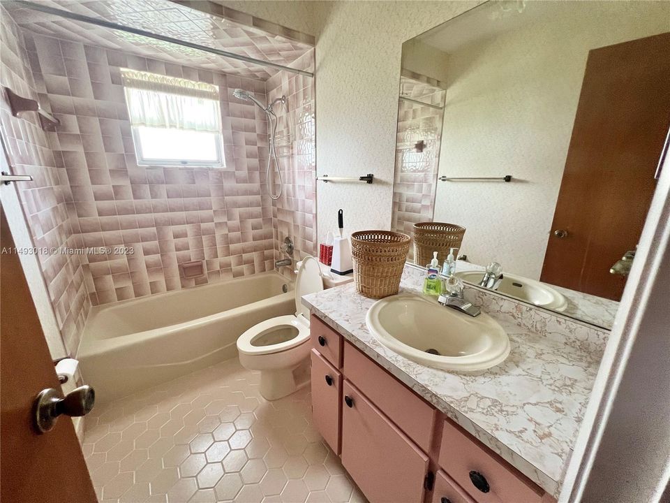 最近租的: $1,800 (2 贝兹, 2 浴室, 1516 平方英尺)
