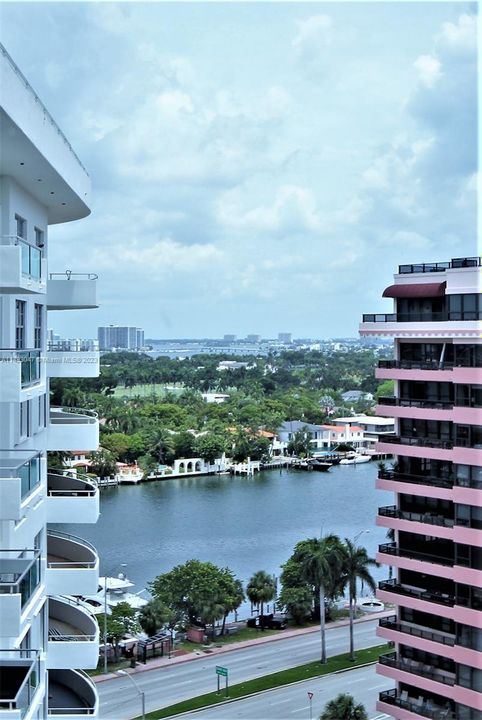 For Sale: $499,999 (1 beds, 1 baths, 930 Square Feet)