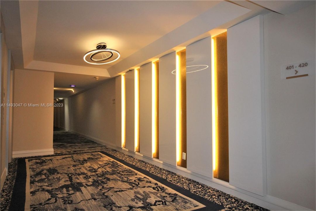 For Sale: $499,999 (1 beds, 1 baths, 930 Square Feet)