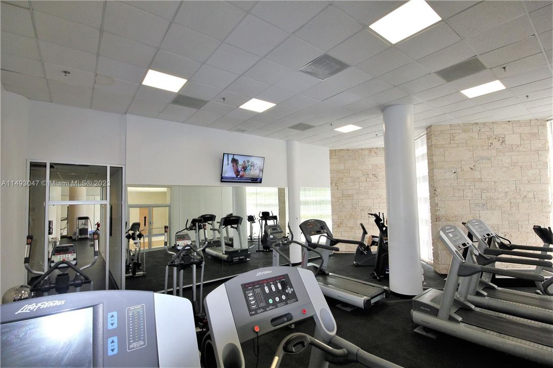 For Sale: $499,999 (1 beds, 1 baths, 930 Square Feet)