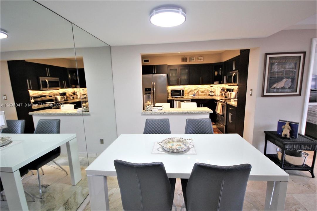 For Sale: $499,999 (1 beds, 1 baths, 930 Square Feet)