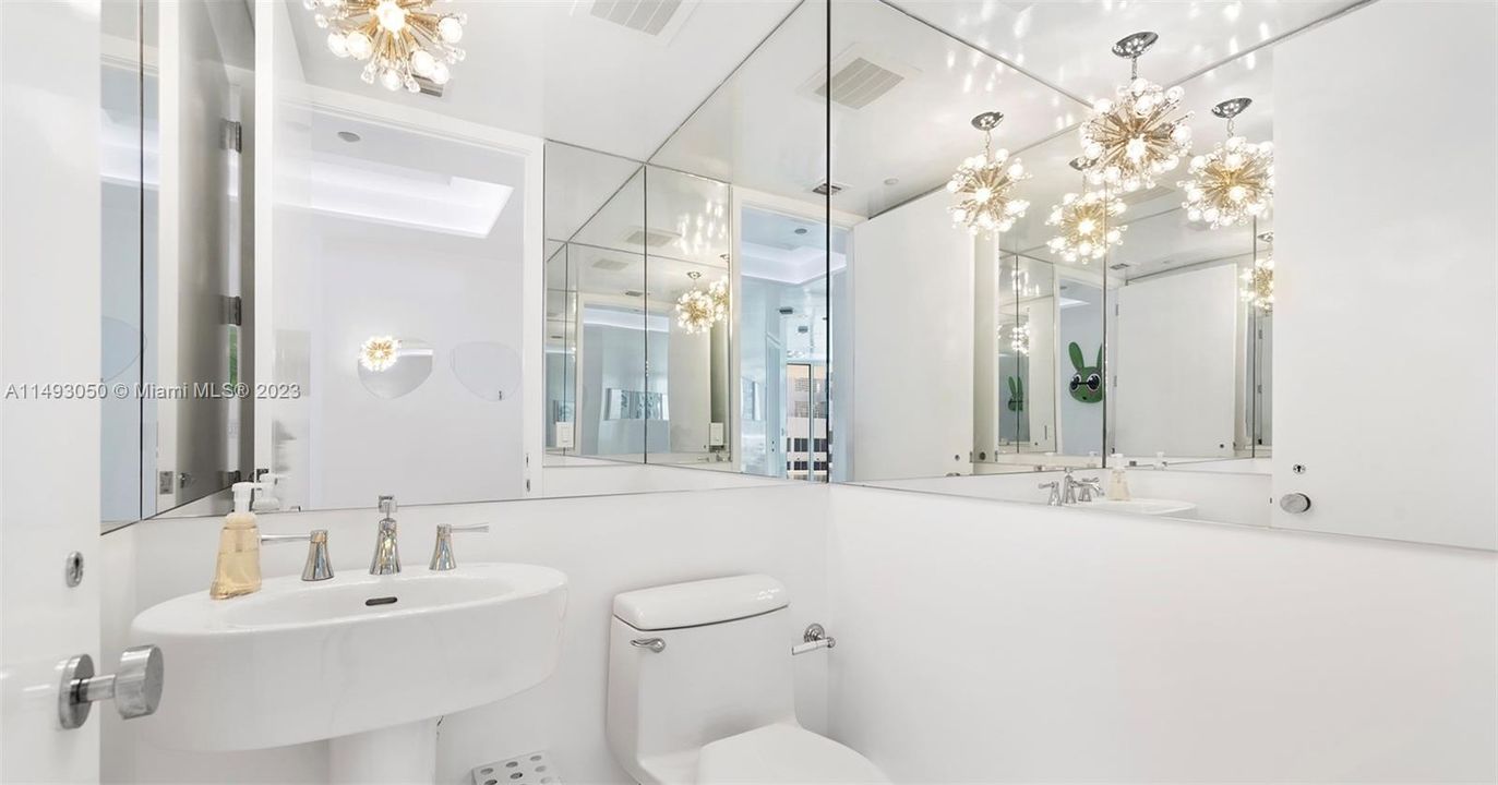 Recently Sold: $4,995,000 (2 beds, 2 baths, 1591 Square Feet)