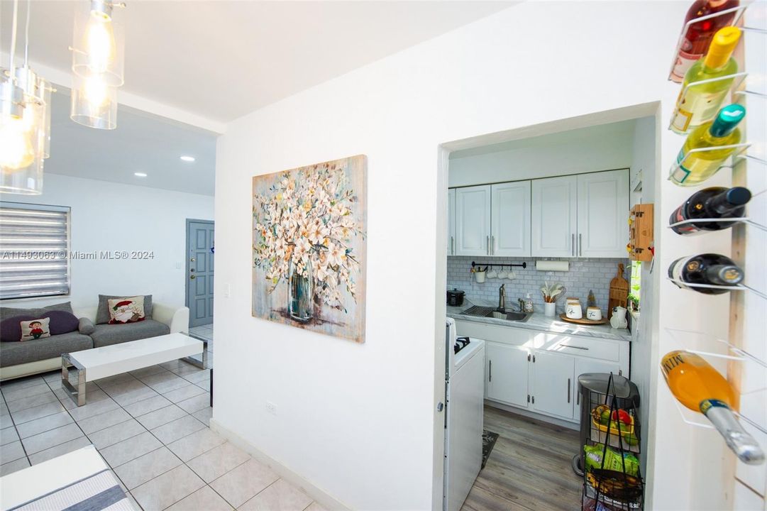 Recently Sold: $565,000 (2 beds, 1 baths, 952 Square Feet)
