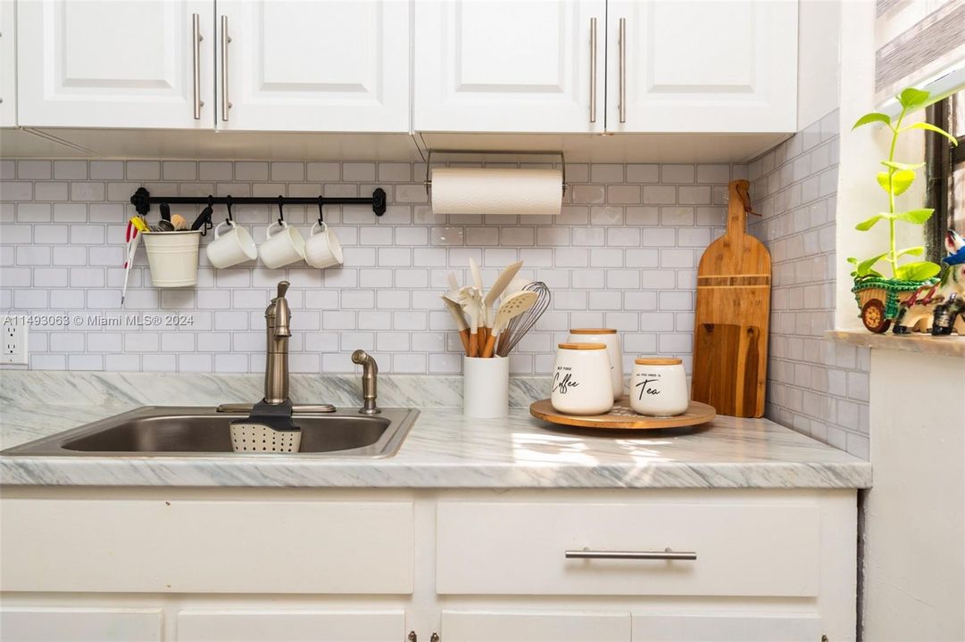 Recently Sold: $565,000 (2 beds, 1 baths, 952 Square Feet)