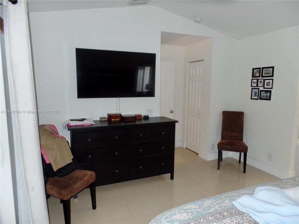 Recently Sold: $615,000 (3 beds, 2 baths, 1353 Square Feet)