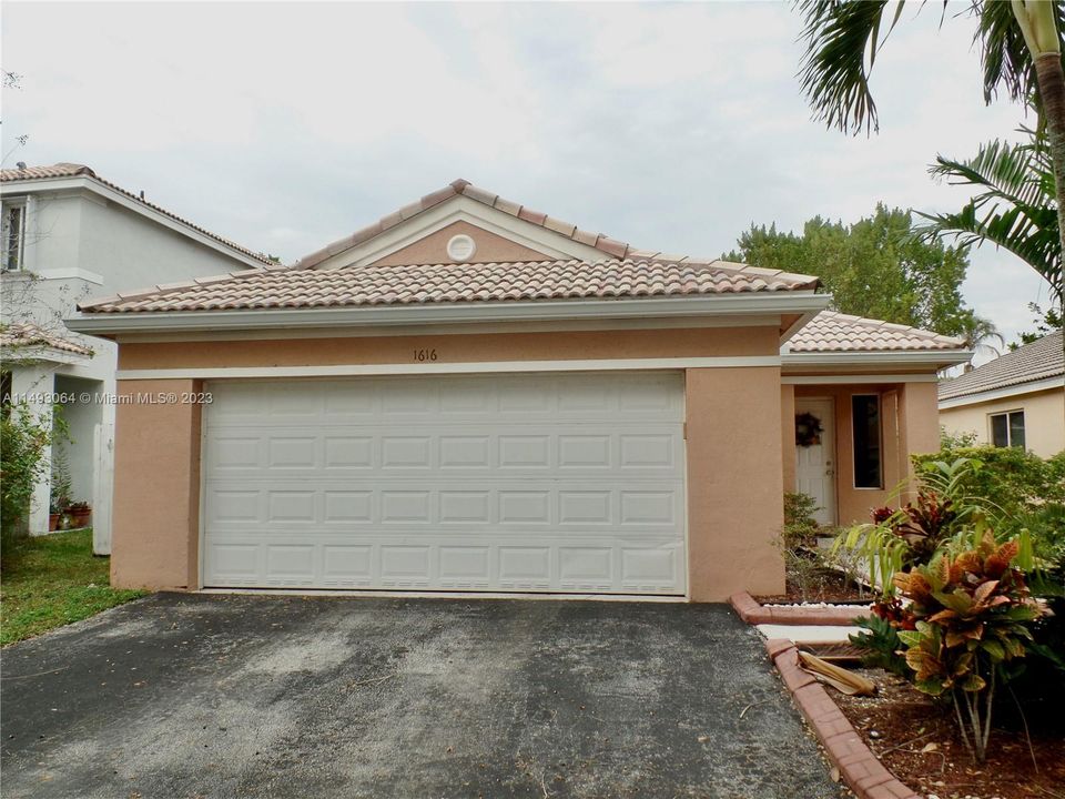 Recently Sold: $615,000 (3 beds, 2 baths, 1353 Square Feet)