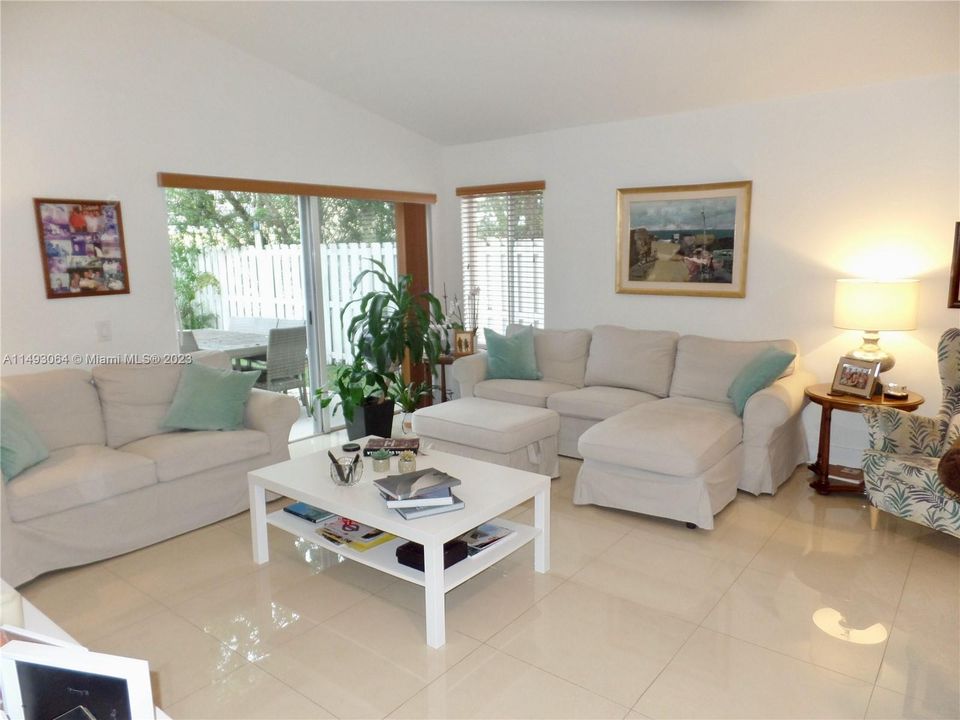 Recently Sold: $615,000 (3 beds, 2 baths, 1353 Square Feet)