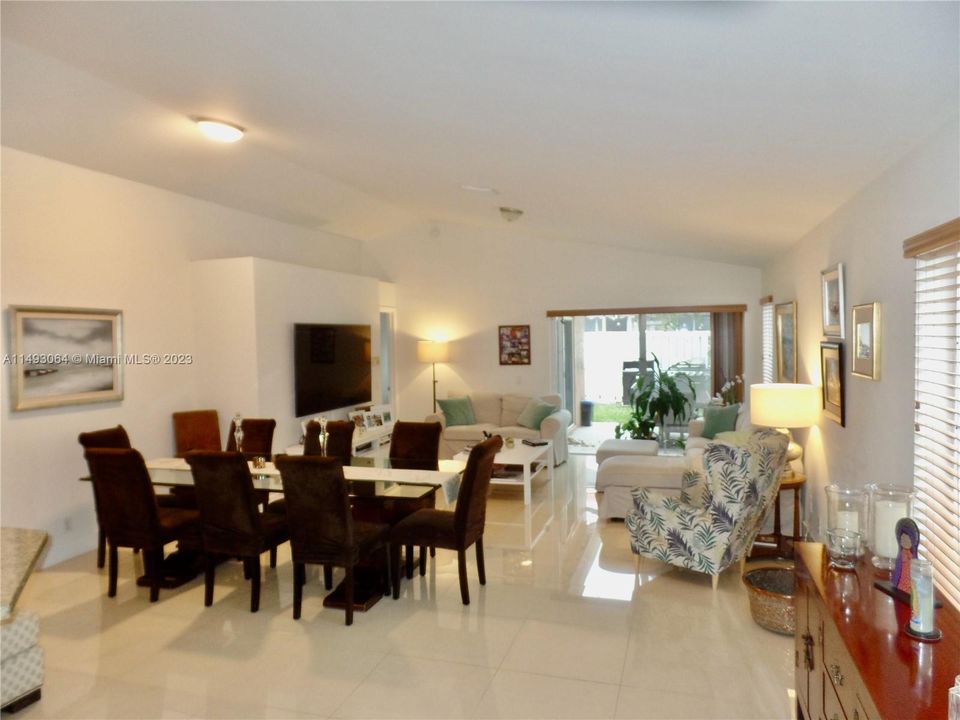 Recently Sold: $615,000 (3 beds, 2 baths, 1353 Square Feet)