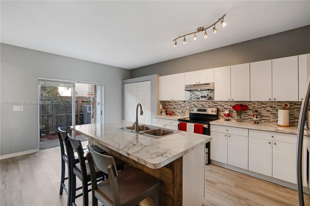 Recently Sold: $360,000 (3 beds, 2 baths, 1846 Square Feet)