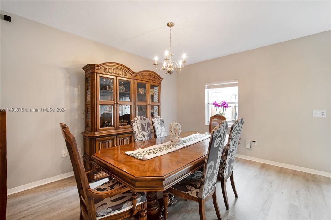 Recently Sold: $360,000 (3 beds, 2 baths, 1846 Square Feet)