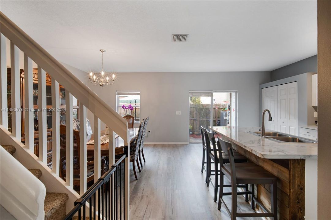 Recently Sold: $360,000 (3 beds, 2 baths, 1846 Square Feet)