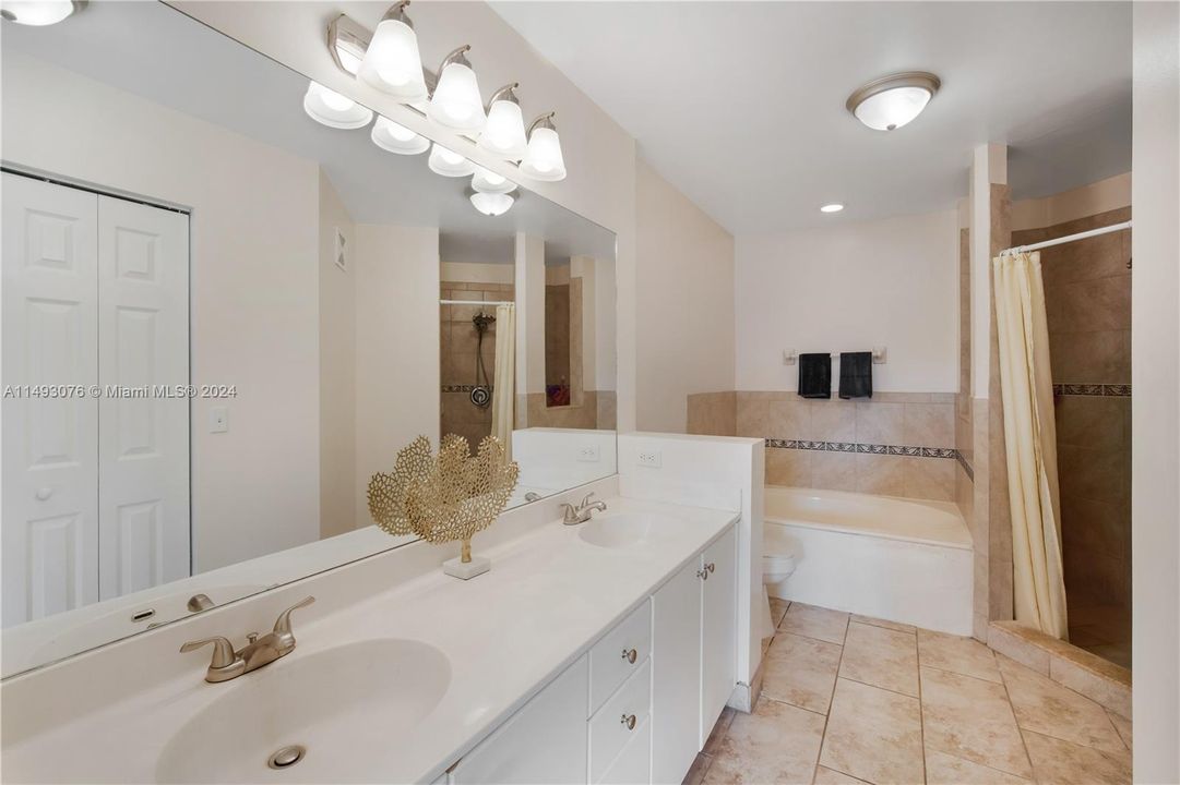 Recently Sold: $360,000 (3 beds, 2 baths, 1846 Square Feet)