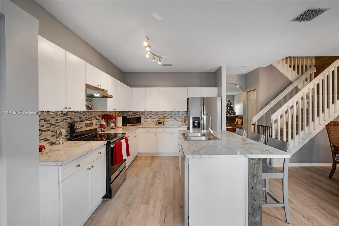 Recently Sold: $360,000 (3 beds, 2 baths, 1846 Square Feet)