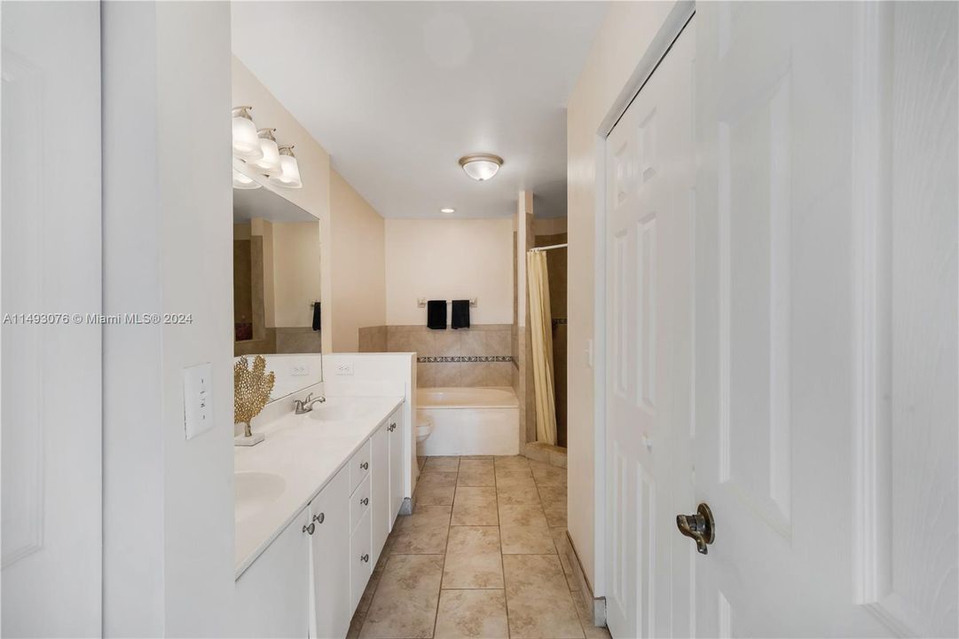 Recently Sold: $360,000 (3 beds, 2 baths, 1846 Square Feet)