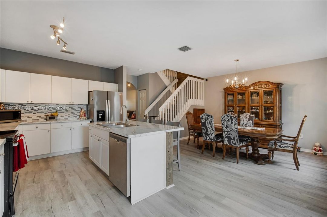 Recently Sold: $360,000 (3 beds, 2 baths, 1846 Square Feet)