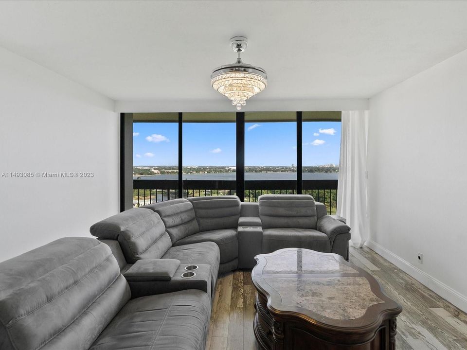 Recently Rented: $2,500 (2 beds, 2 baths, 1134 Square Feet)