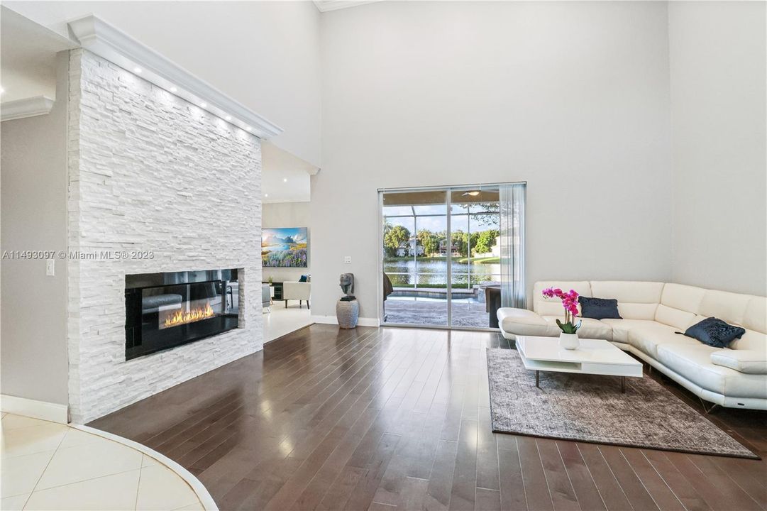 最近租的: $4,800 (3 贝兹, 2 浴室, 2420 平方英尺)