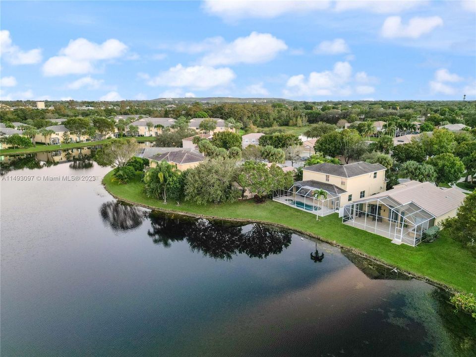 最近租的: $4,800 (3 贝兹, 2 浴室, 2420 平方英尺)