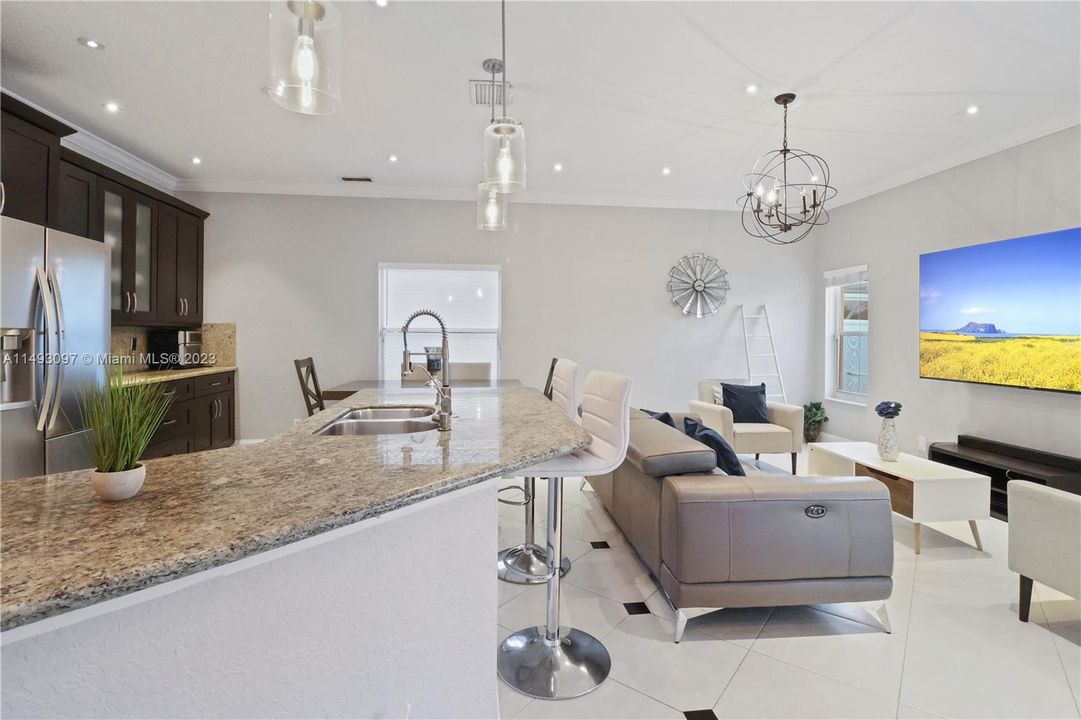 最近租的: $4,800 (3 贝兹, 2 浴室, 2420 平方英尺)