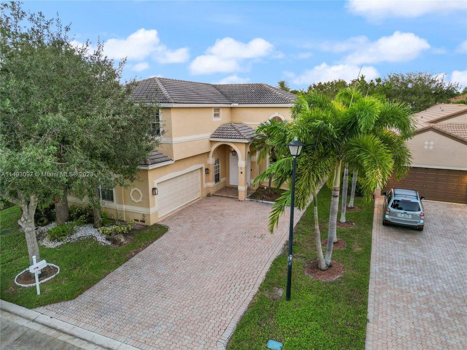 最近租的: $4,800 (3 贝兹, 2 浴室, 2420 平方英尺)