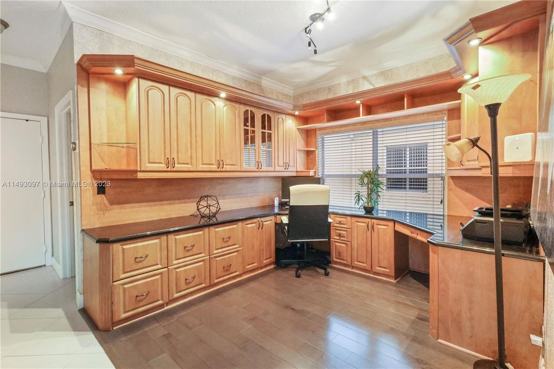 最近租的: $4,800 (3 贝兹, 2 浴室, 2420 平方英尺)