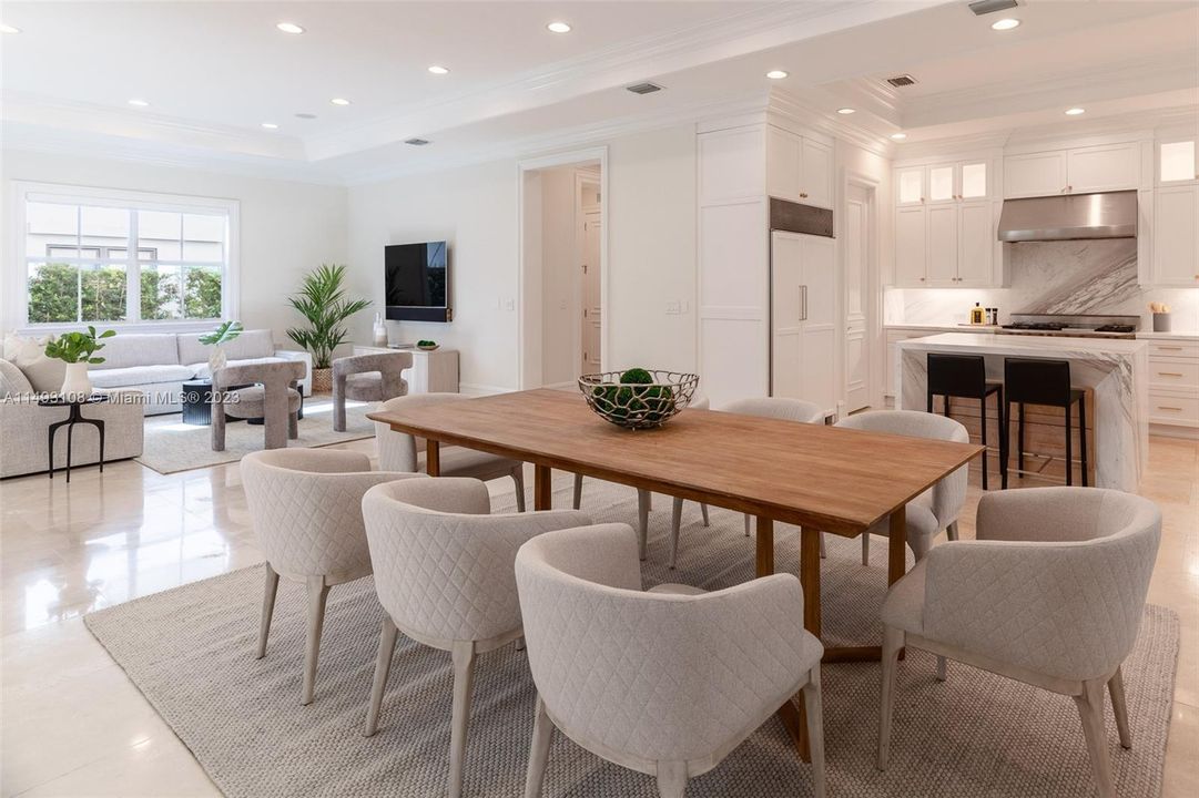 Недавно продано: $3,895,000 (6 спален, 6 ванн, 4833 Квадратных фут)