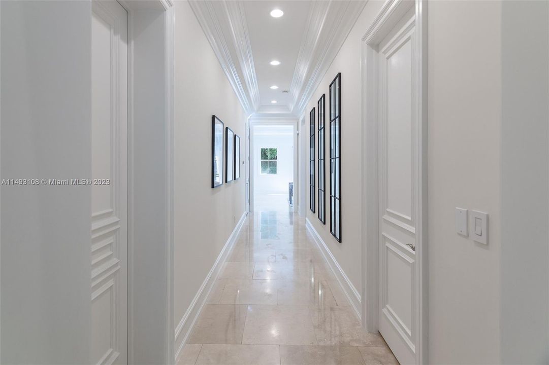 Недавно продано: $3,895,000 (6 спален, 6 ванн, 4833 Квадратных фут)