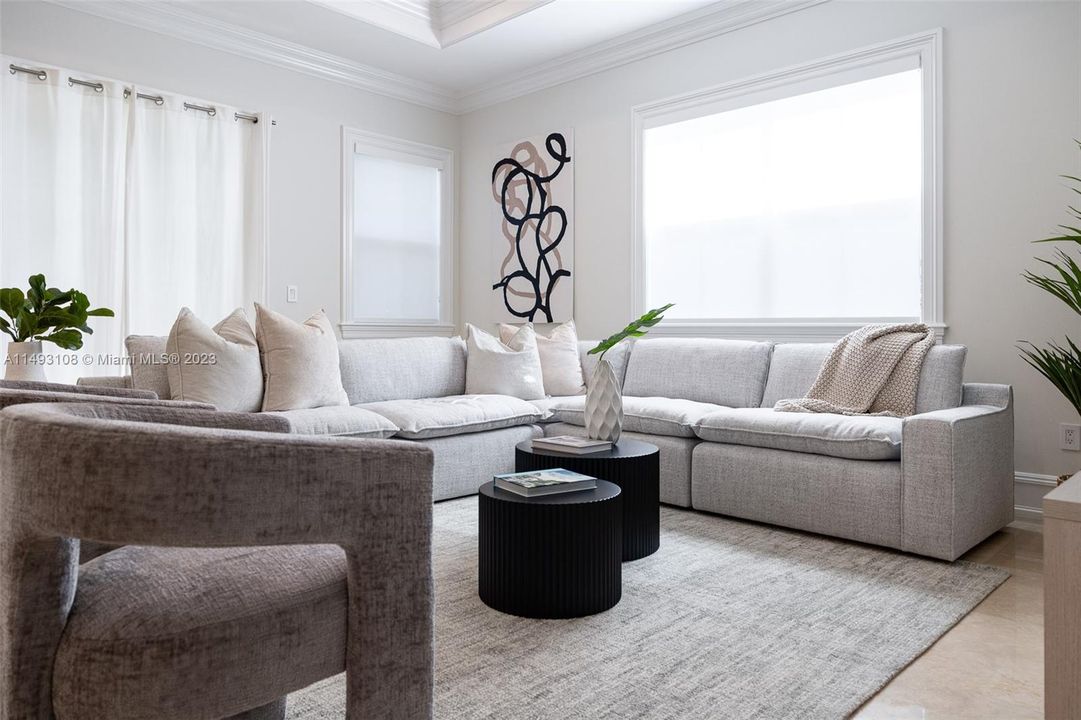 Недавно продано: $3,895,000 (6 спален, 6 ванн, 4833 Квадратных фут)