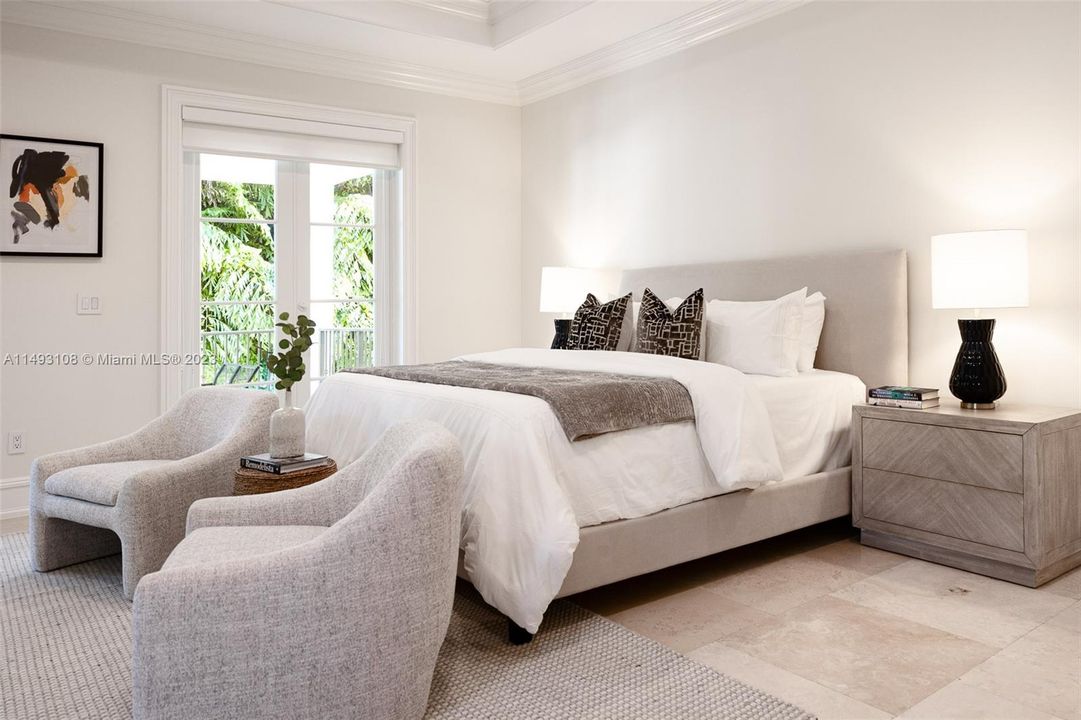 Недавно продано: $3,895,000 (6 спален, 6 ванн, 4833 Квадратных фут)