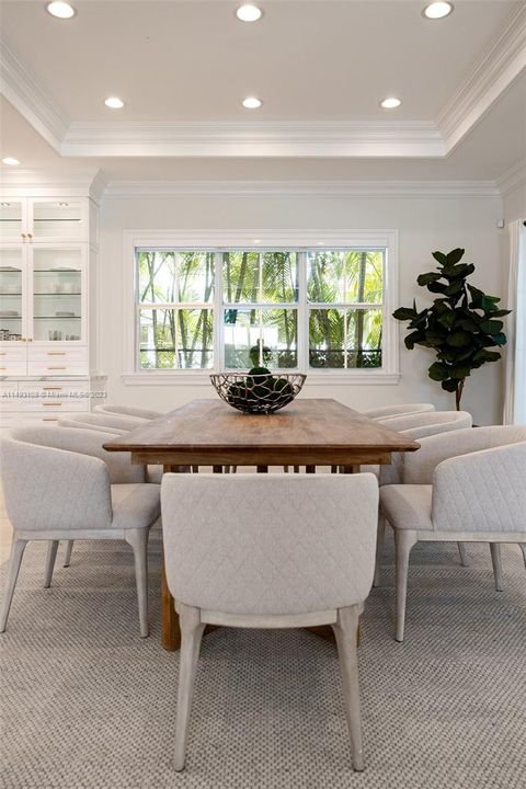 Недавно продано: $3,895,000 (6 спален, 6 ванн, 4833 Квадратных фут)