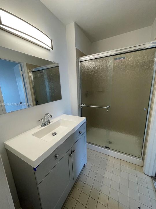 最近租的: $2,000 (2 贝兹, 2 浴室, 970 平方英尺)