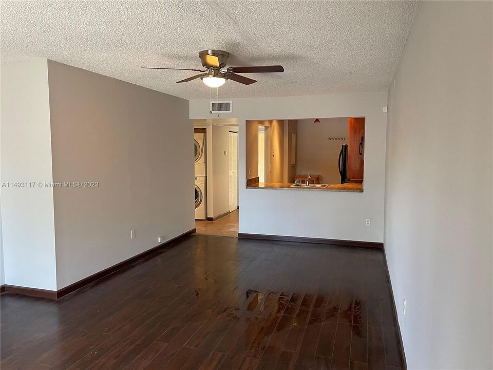 最近租的: $2,000 (2 贝兹, 2 浴室, 970 平方英尺)