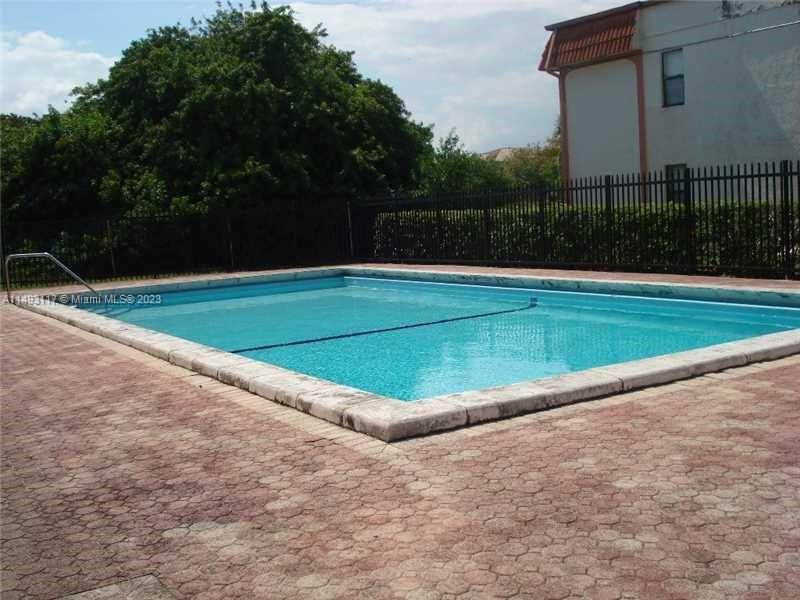 最近租的: $2,000 (2 贝兹, 2 浴室, 970 平方英尺)