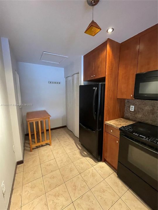 最近租的: $2,000 (2 贝兹, 2 浴室, 970 平方英尺)