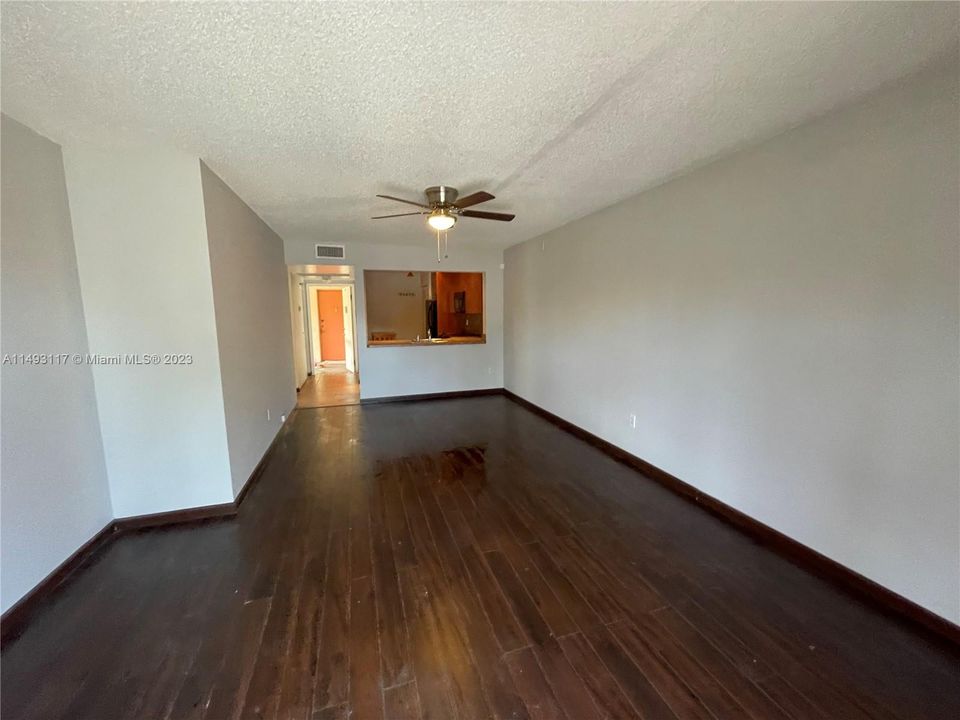 最近租的: $2,000 (2 贝兹, 2 浴室, 970 平方英尺)