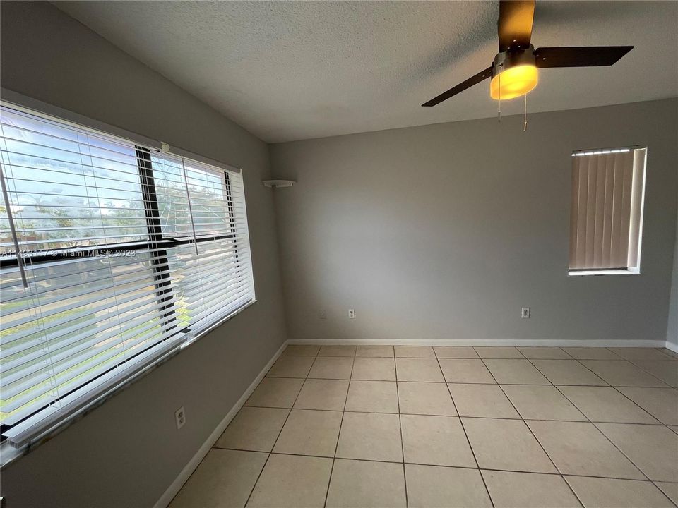 最近租的: $2,000 (2 贝兹, 2 浴室, 970 平方英尺)