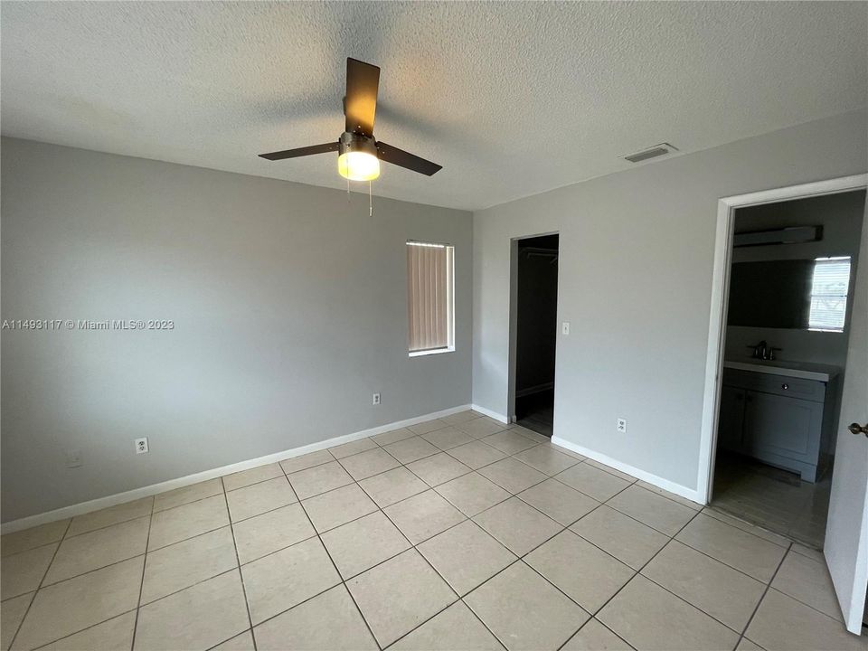 最近租的: $2,000 (2 贝兹, 2 浴室, 970 平方英尺)