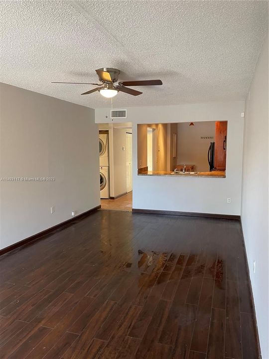 最近租的: $2,000 (2 贝兹, 2 浴室, 970 平方英尺)