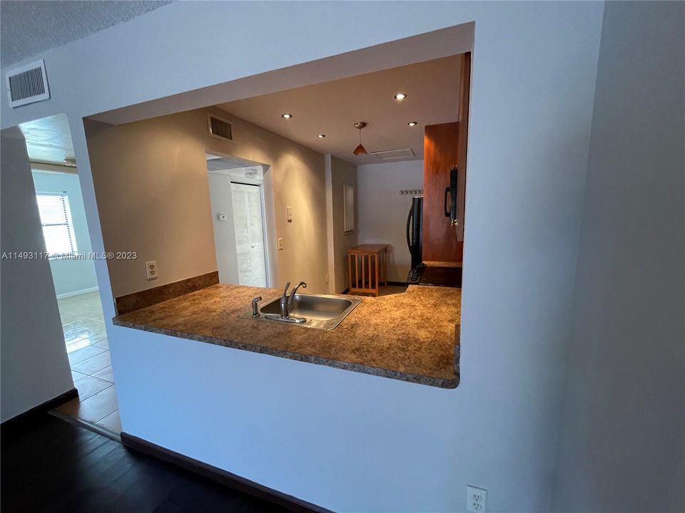 最近租的: $2,000 (2 贝兹, 2 浴室, 970 平方英尺)